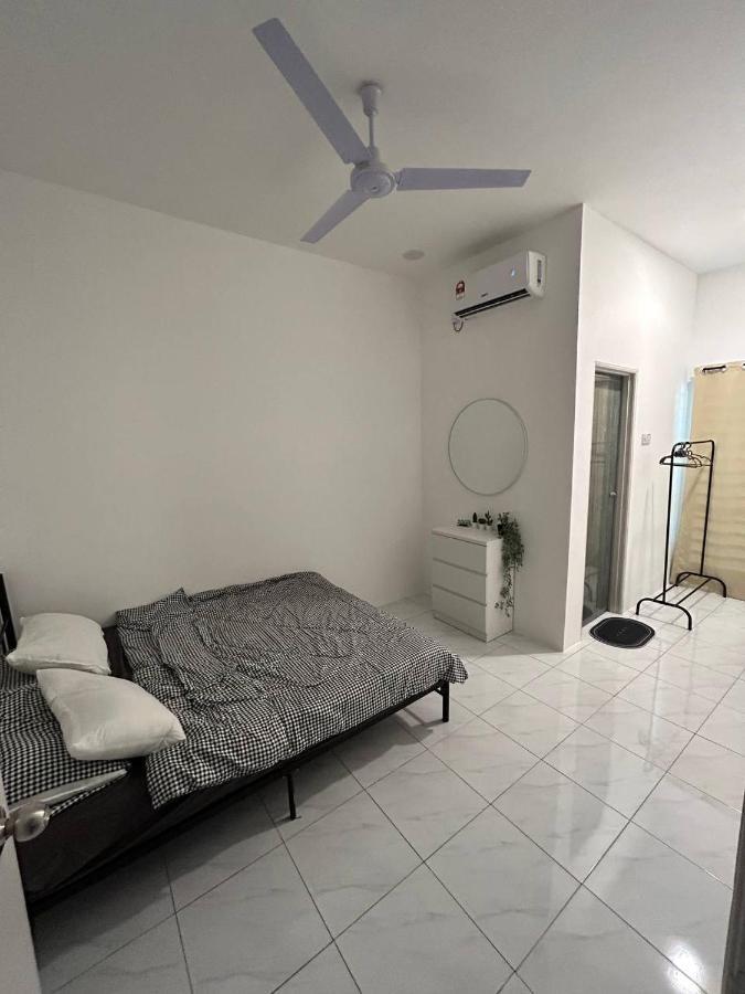 Zh Homestay Teluk Batik Lumut Eksteriør billede