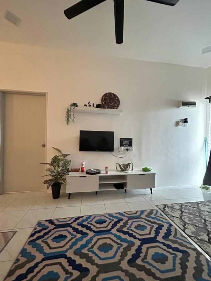 Zh Homestay Teluk Batik Lumut Eksteriør billede